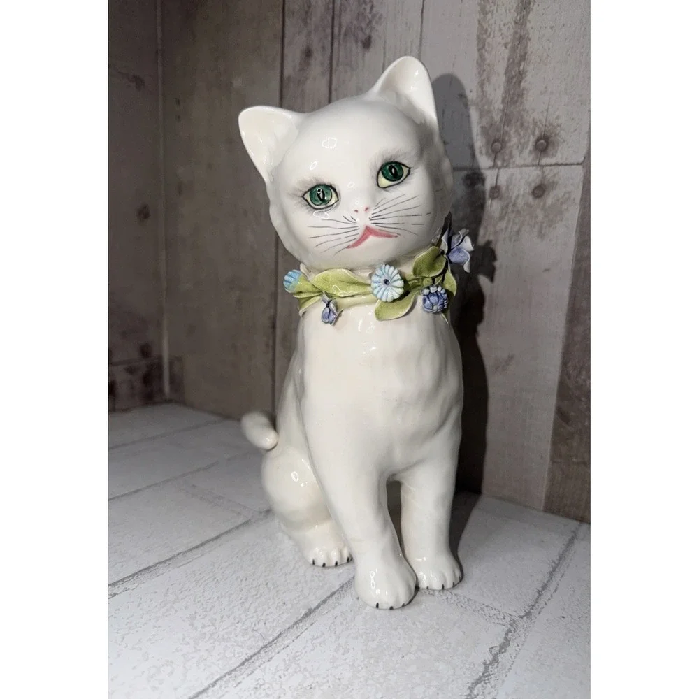 Vintage White Cat Statue‎ Figurine w/ Floral Collar Necklace Made In Italy
